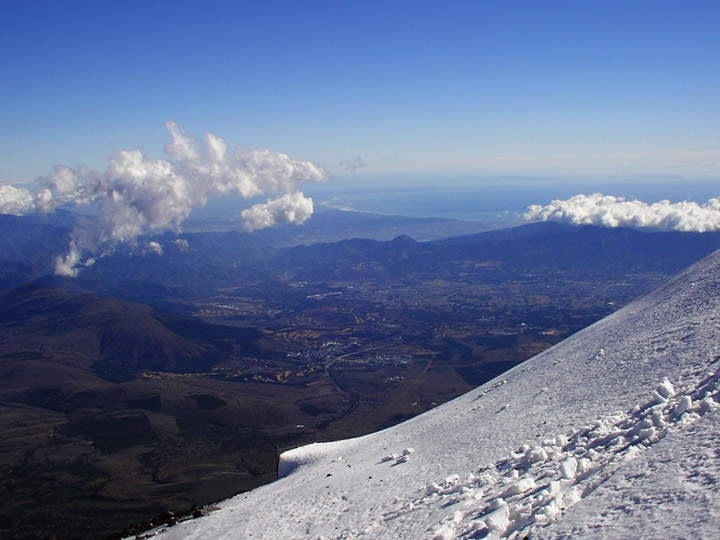 富士山北稜から相模湾を望む/Sagamiwan gulf from Mt.Fuji